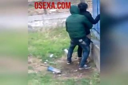 Узбекская студентка дала раком прямо на улице